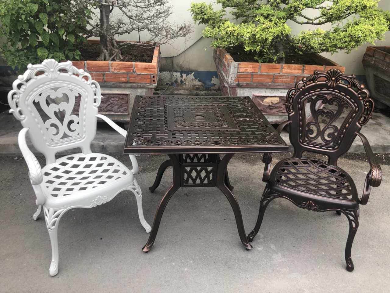 Bàn sân vườn nhôm đúc